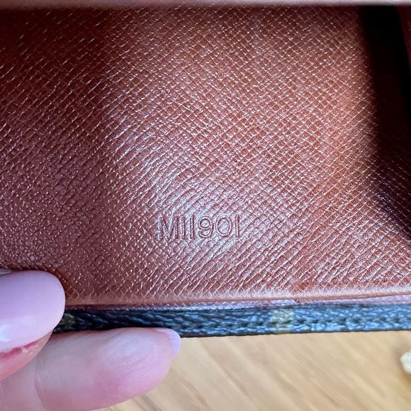 Louis Vuitton Authentic Monogram Elise Wallet on Chain - Picture 9 of 12